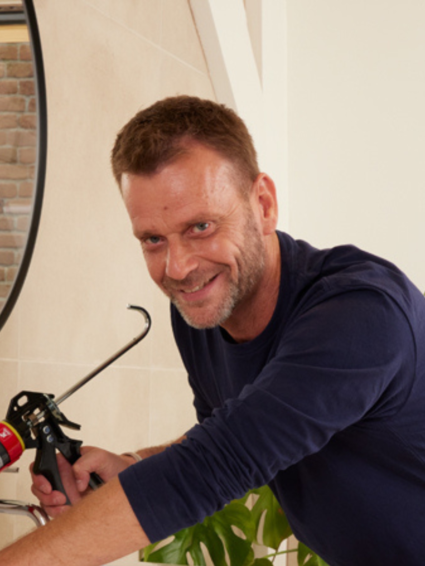 james-installer-poly-max-sealant-snippet